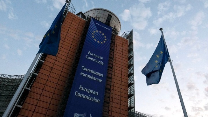 Κομισιόν για δηλώσεις Τραμπ ότι εξετάζει μείωση των εξαγωγών ντίζελ – Ανησυχία και διαβουλεύσεις με την αμερικανική πλευρά