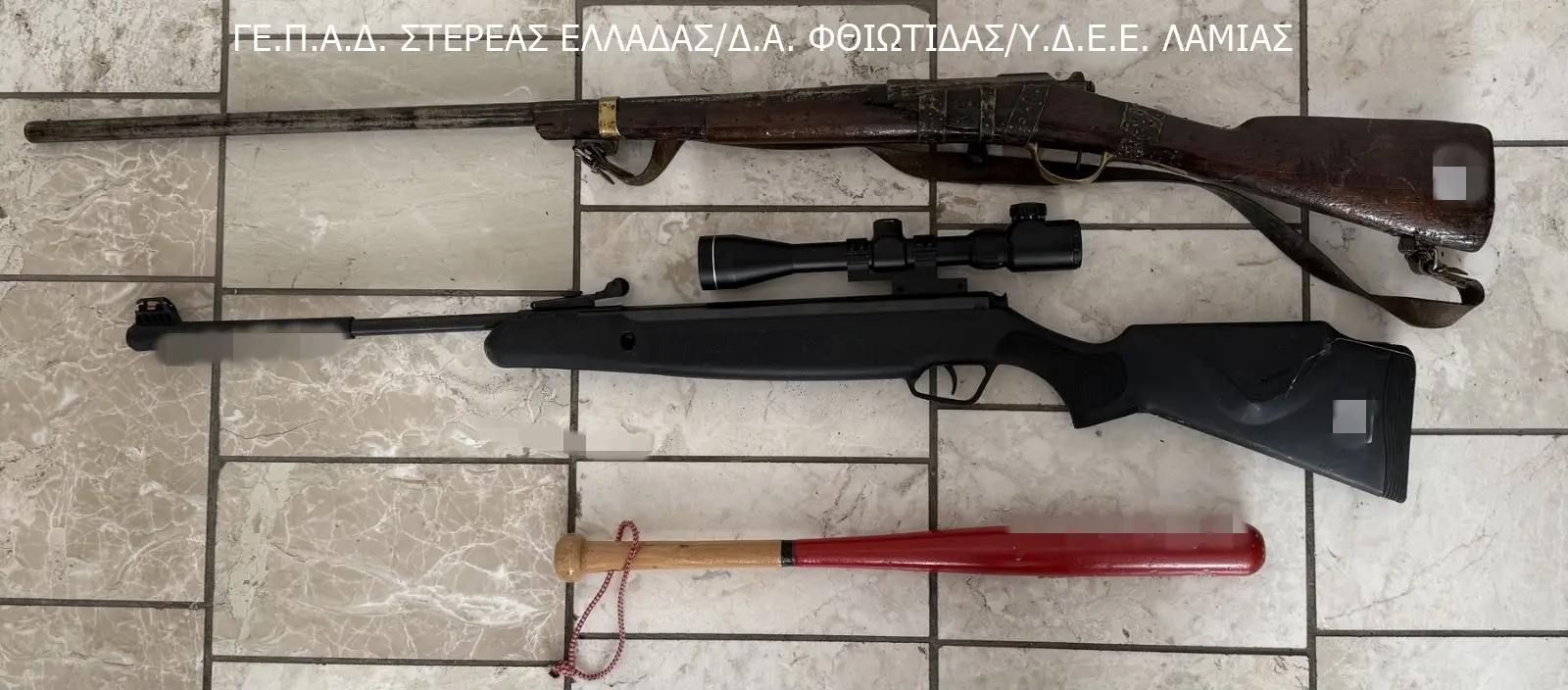 Φθιώτιδα: Οπλοστάσιο, αναβολικά και κουκούλες full face σε σπίτι συλληφθέντα – Στο «μικροσκόπιο» της ΕΛΑΣ η δράση του
