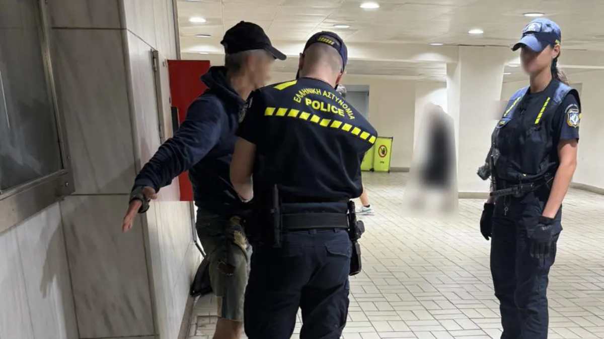Σχέδιο «Αριάδνη»: Χειροπέδες σε δίδυμο πορτοφολάδων για κλοπή σε συρμό του Ηλεκτρικού στην Ομόνοια