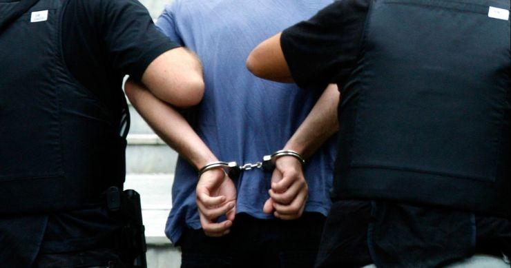 Χερσόνησος: 18χρονος και ανήλικος επιτέθηκαν με μαχαίρι σε δύο ανηλίκους για 300 ευρώ – Σύλληψη και για μητέρα