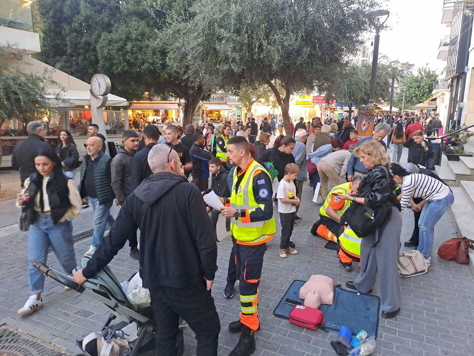 Δήμος Ηρακλείου: Μαζική συμμετοχή πολιτών στη δράση εκπαίδευσης στην ΚΑΡΠΑ και τη χρήση απινιδωτή
