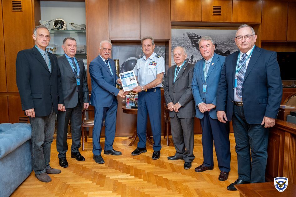 Συνάντηση Αρχηγού ΓΕΑ με τον Πρόεδρο και Μέλη του Διοικητικού Συμβουλίου της ΑΑΚΕ